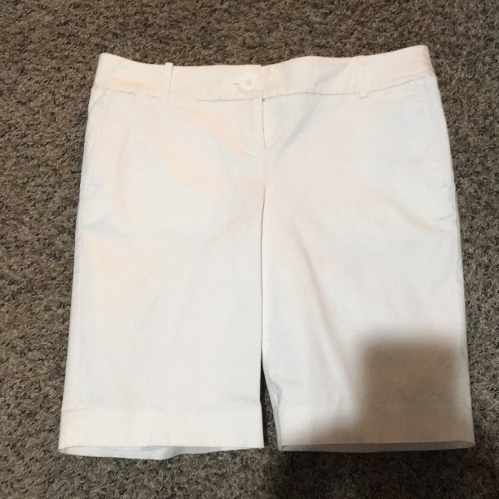 Ann Taylor LOFT white shorts size 4